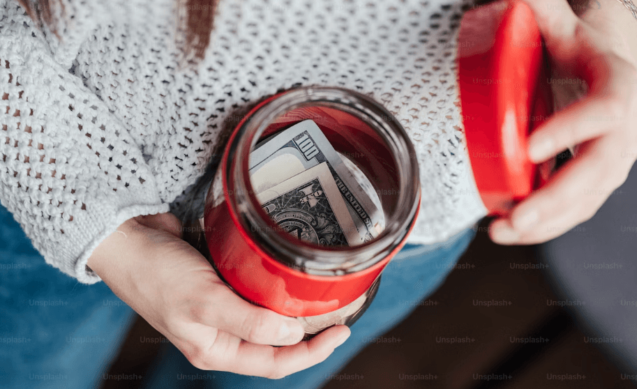 비상자금 저축 안전한 자산 관리 이미지